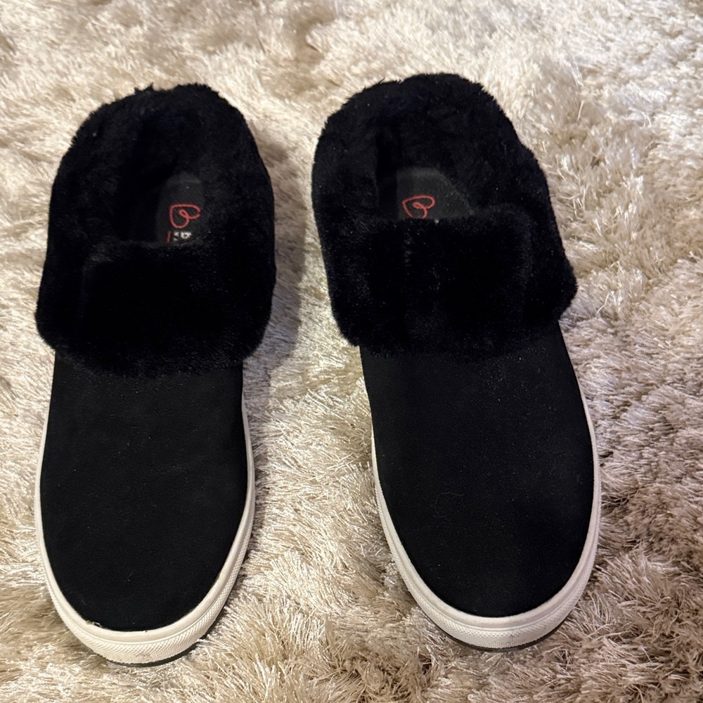 Blonde Black Fur-Lined Slip-On Waterproof Shoes